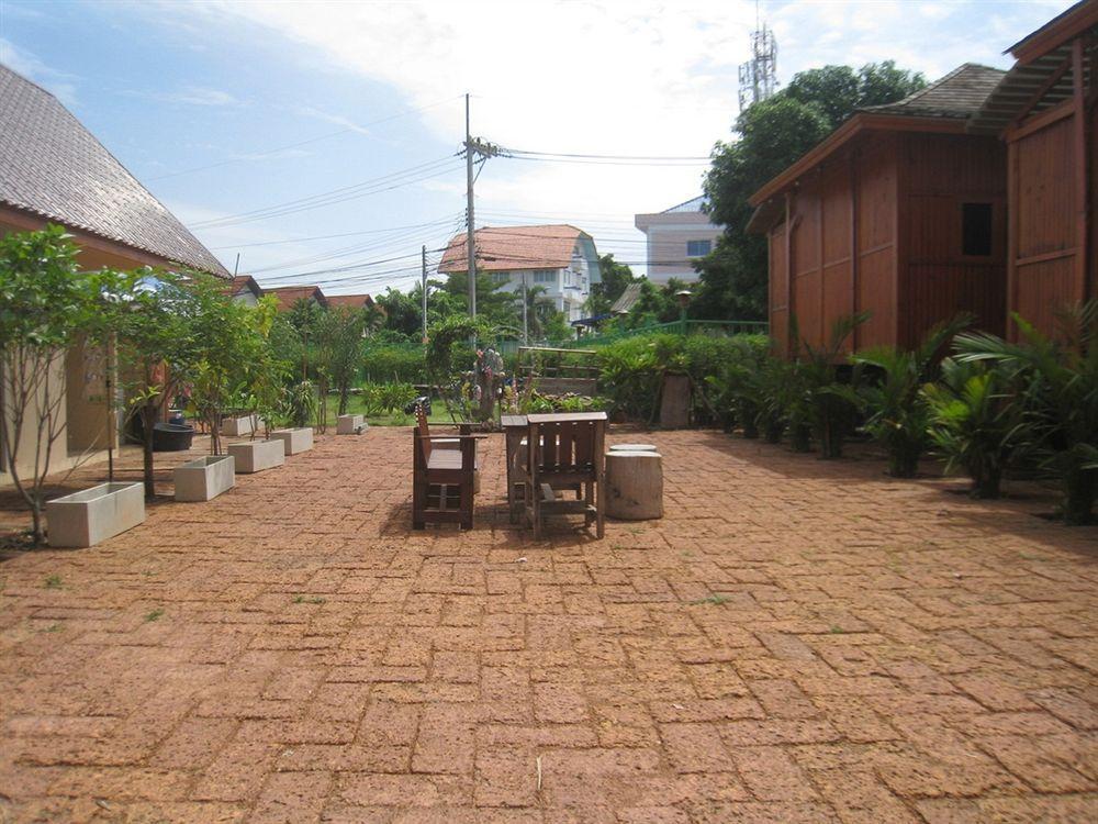 Hotel Wood House Pattaya Exterior foto