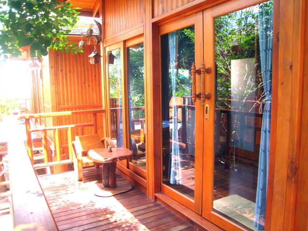 Hotel Wood House Pattaya Exterior foto